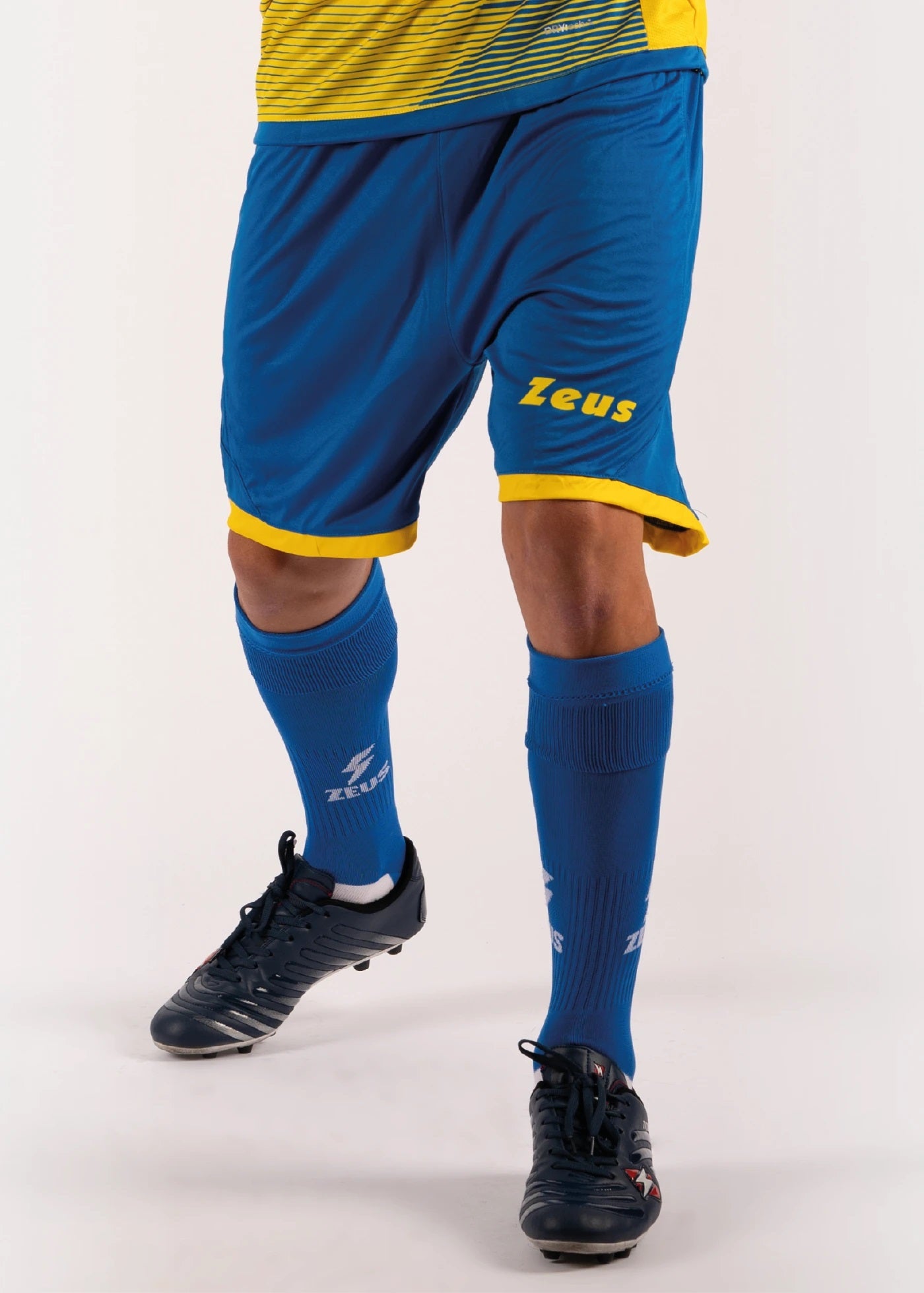 KIT MUNDIAL SVEZIA UCRAINA  ZEUS COMPLETI CALCIO