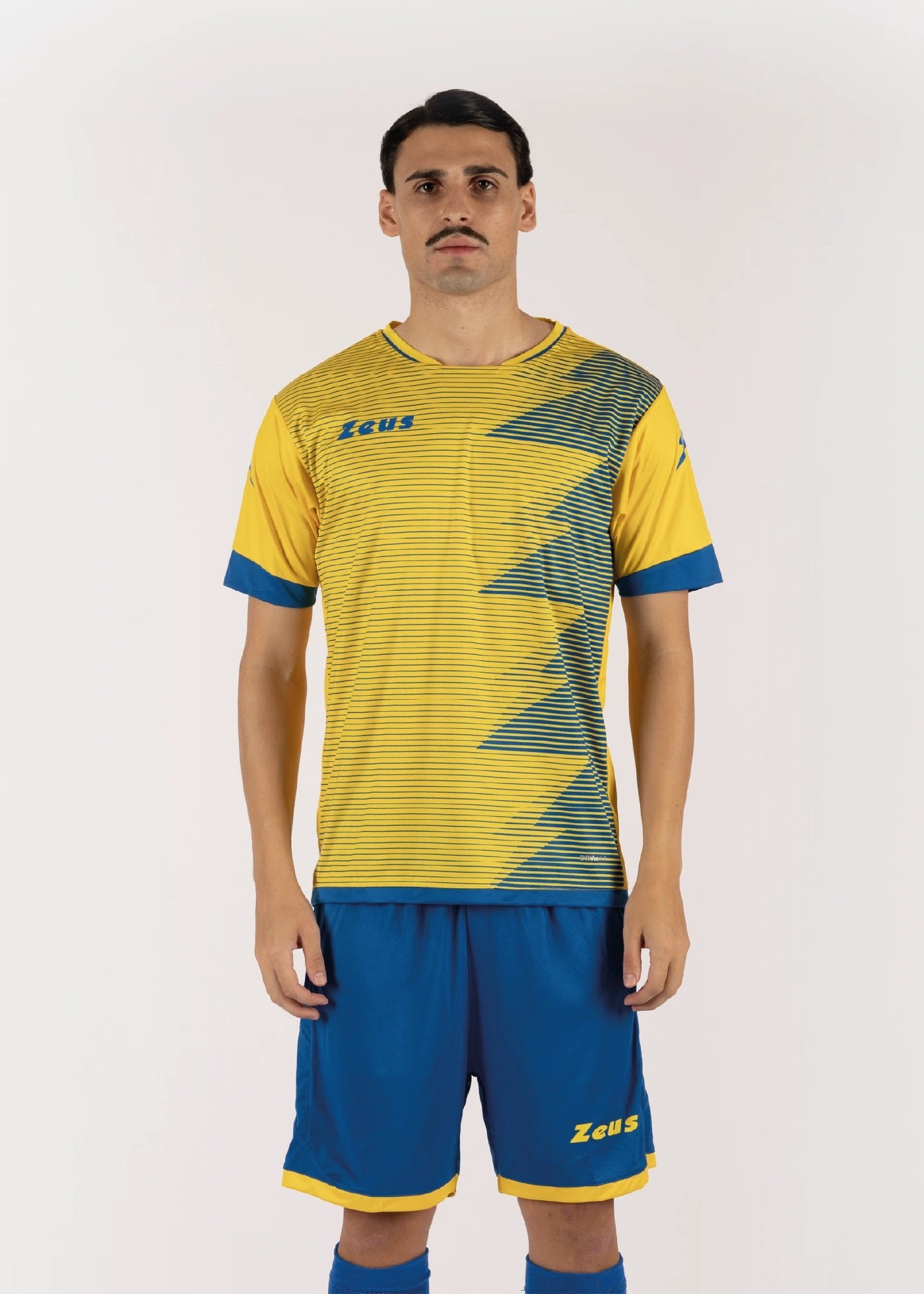 KIT MUNDIAL SVEZIA UCRAINA  ZEUS COMPLETI CALCIO
