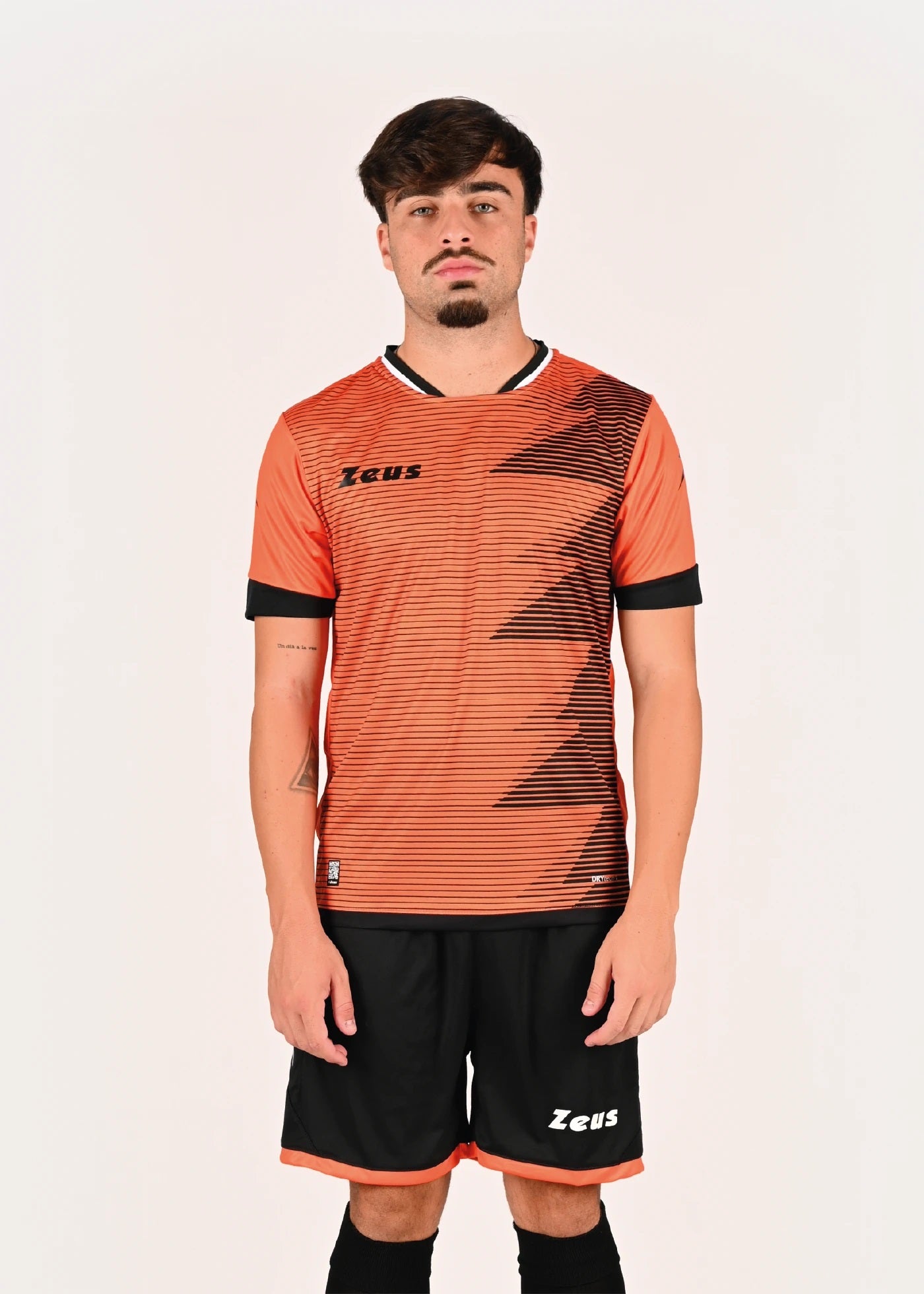 KIT MUNDIAL OLANDA  ZEUS COMPLETI CALCIO